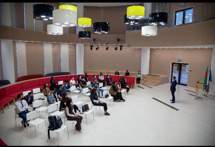 “Dövlət qulluğuna dair qanunvericilik” mövzusunda təlim kursu təşkil edilib