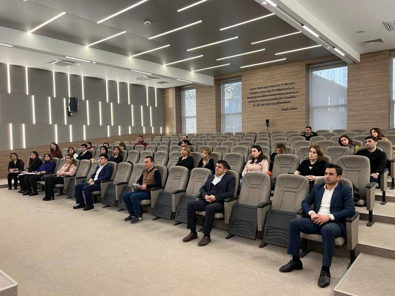 Təsviri sənət istiqaməti üztə qabiliyyət imtahanlarında iştirakı nəzərdə tutulan zal nəzarətçilərinə təlim keçirilib