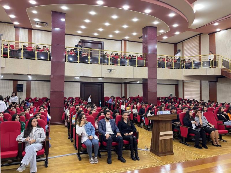 DİM-in əməkdaşları SABAH qruplarının tələbələri üçün məlumat sessiyası keçiriblər