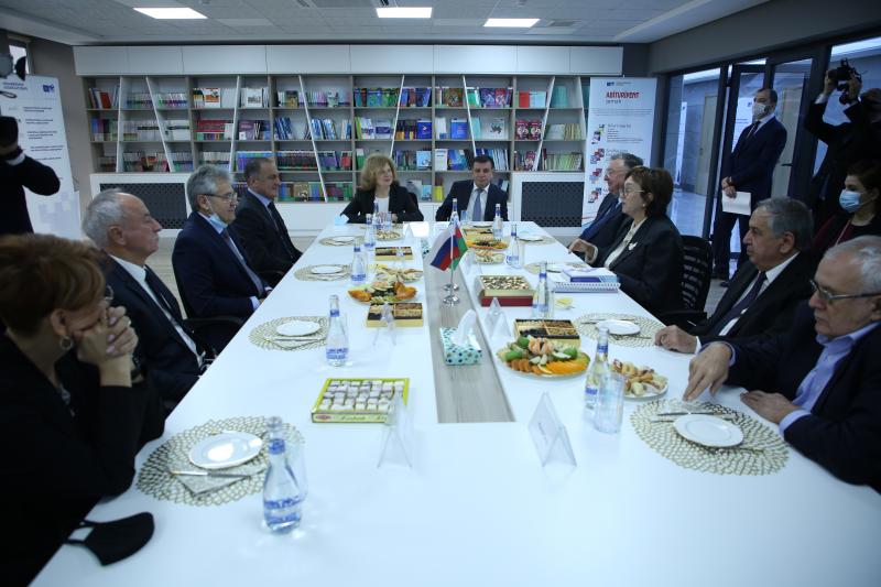 Dövlət İmtahan Mərkəzində Rusiya Federasiyasının Elmlər Akademiyasının prezidenti Aleksandr Sergeyevin rəhbərlik etdiyi nümayəndə heyəti ilə görüş keçirilib
