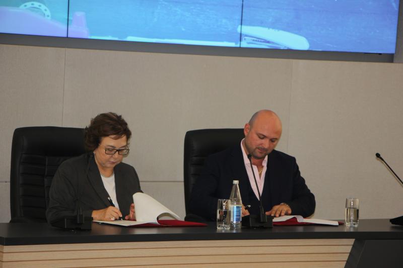 Dövlət İmtahan Mərkəzi və “LANDAU School” Tədris Kompleksi arasında Anlaşma Memorandumu imzalanıb