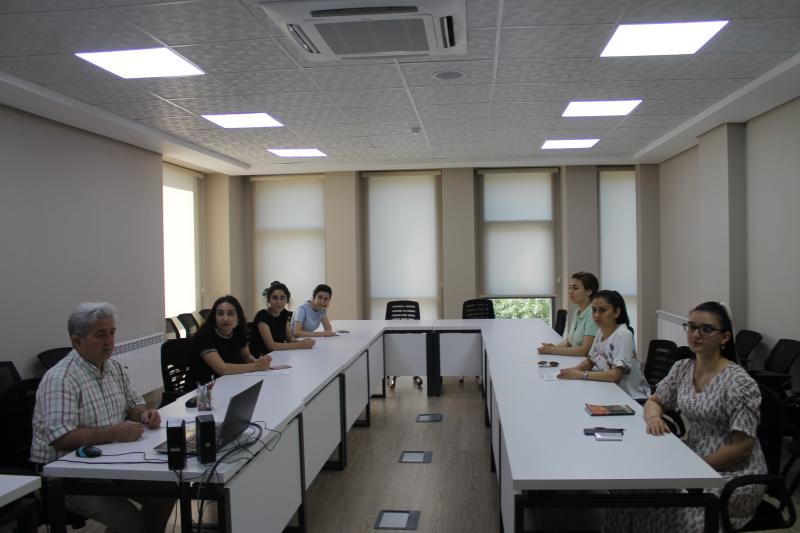 8 iyun 2022-ci il tarixində fizika və rus dili (tədris dili) fənləri üzrə hazırlıq kurslarının növbəti məşğələləri keçirilib