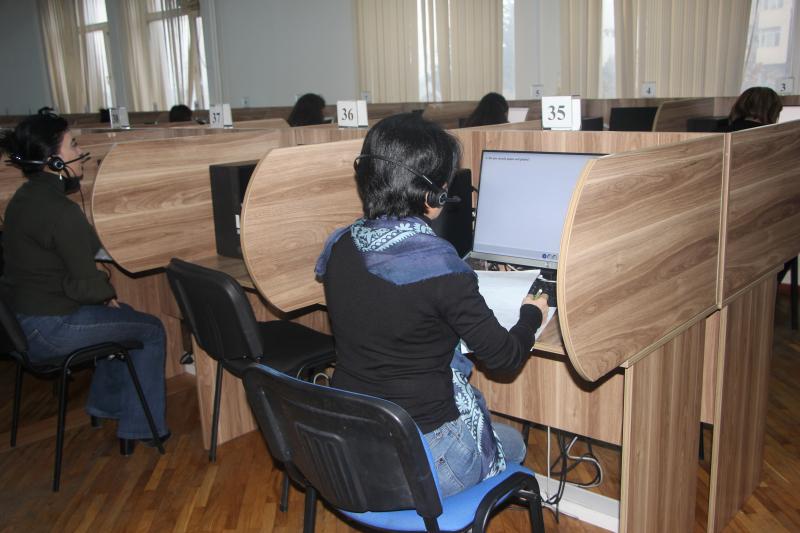 Doktoranturada təhsil alan və ya təhsilini bitirmiş iddiaçıların xarici dillər üzrə fəlsəfə doktoru imtahanının Danışıq bloku imtahanı