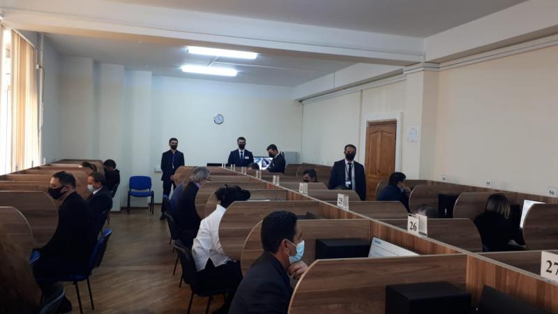 Hakim vəzifəsinə qəbul olmaq istəyən namizədlər üçün tеst imtаhаnı keçirilib
