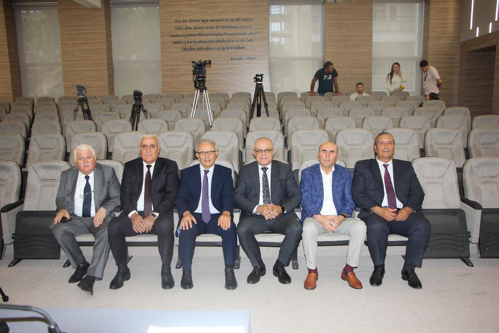 Jurnalistika ixtisasına qəbul olmaq istəyən abituriyentlər üçün keçirilən qabiliyyət imtahanı başa çatıb