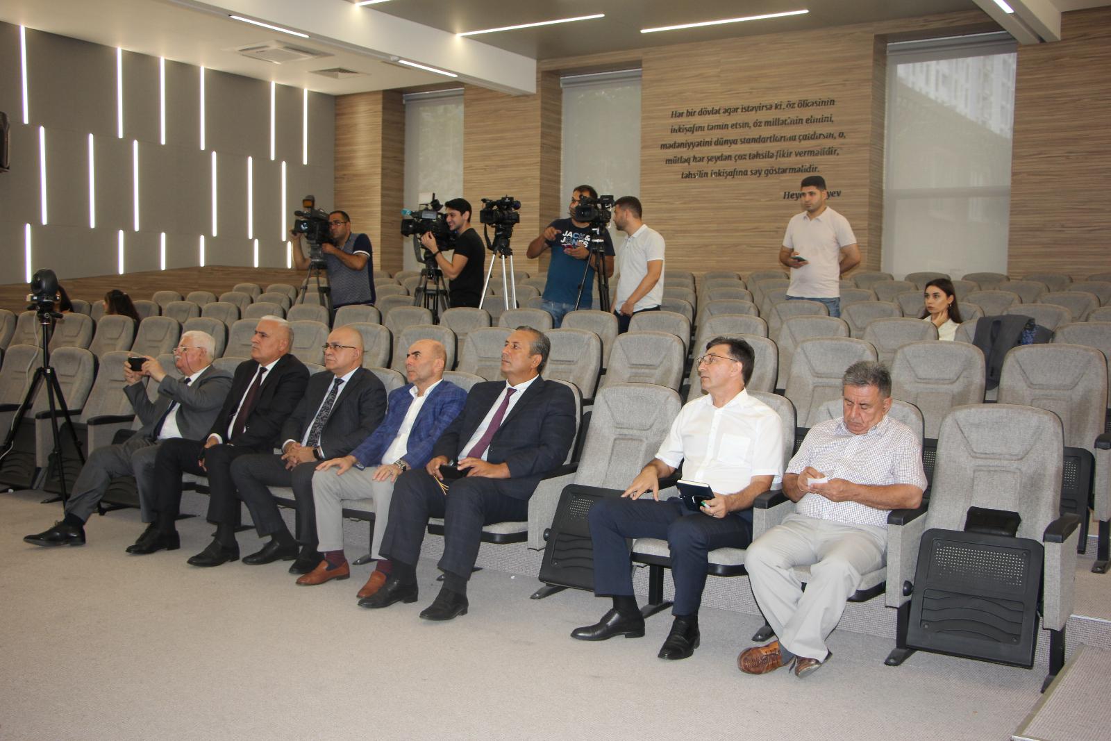 Jurnalistika ixtisasına qəbul olmaq istəyən abituriyentlər üçün keçirilən qabiliyyət imtahanı başa çatıb