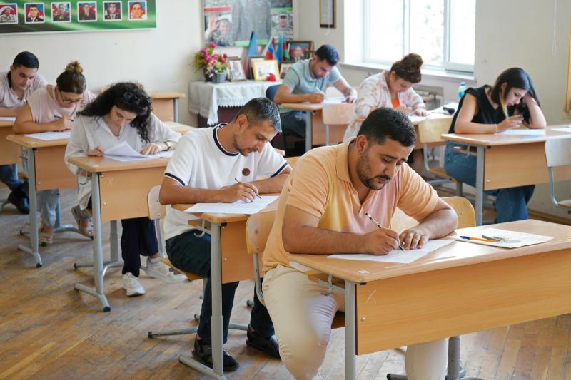 Dövlət qulluğuna qəbul və dövlət qulluğunda fəaliyyətin davam etdirilməsi üzrə test imtahanları keçirilib