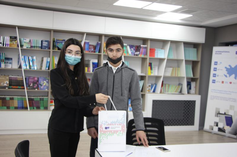 Dövlət İmtahan Mərkəzində 44 günlük Vətən müharibəsi şəhidlərinin məktəbli övladları ilə növbəti görüş təşkil edilib
