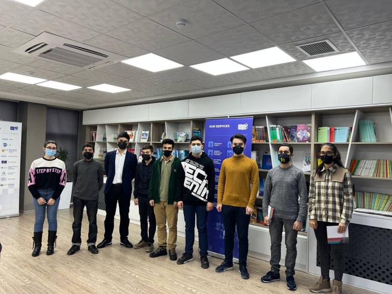 Sınaq imtahanlarında ən yüksək nəticə göstərən abituriyentlər Dövlət İmtahan Mərkəzində “Açıq qapı” günündə iştirak ediblər