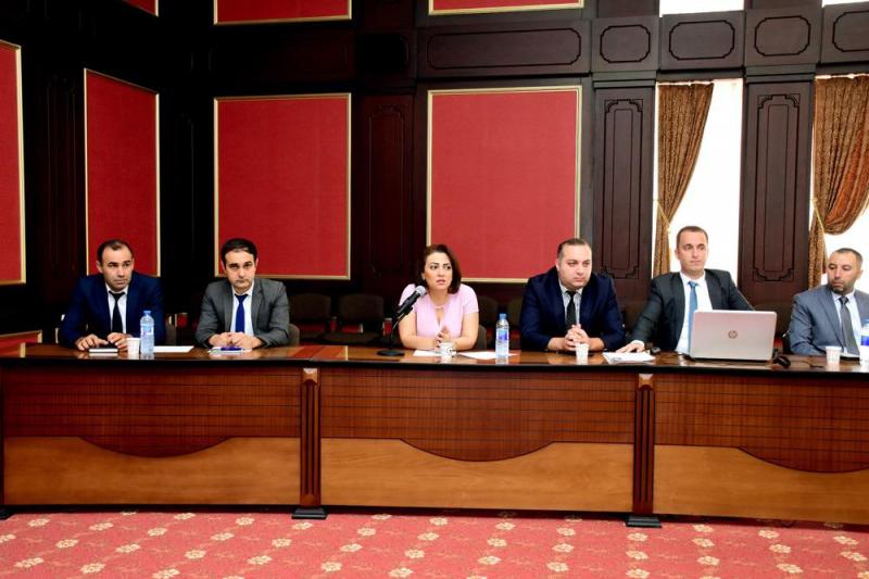 Naxçıvanda mərkəzi icra hakimiyyəti orqanlarında qulluq keçən dövlət qulluqçuları üçün təlim keçirilib