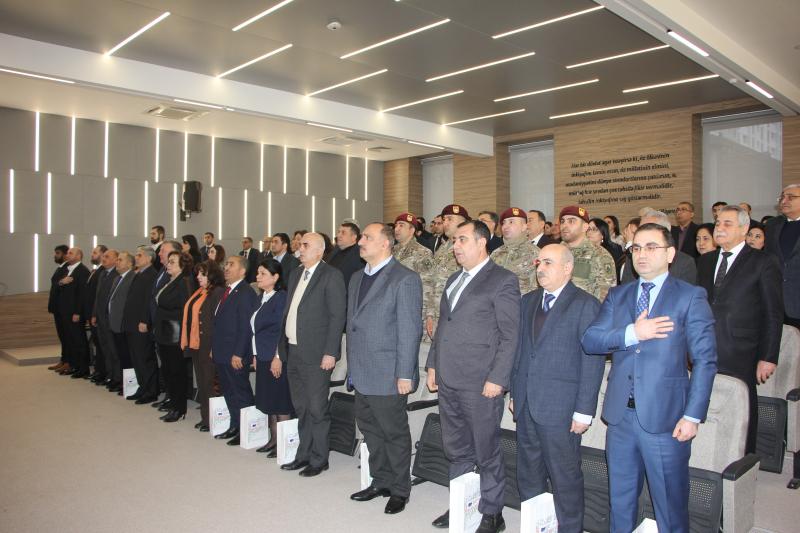 Heydər Əliyevin 100 illik yubileyi münasibətilə hazırlanmış və ali təhsil müəssisələrinə qəbul imtahanlarına hazırlaşan yuxarı sinif şagirdləri və müəllimlər üçün nəzərdə tutulmuş “Tarix” vəs