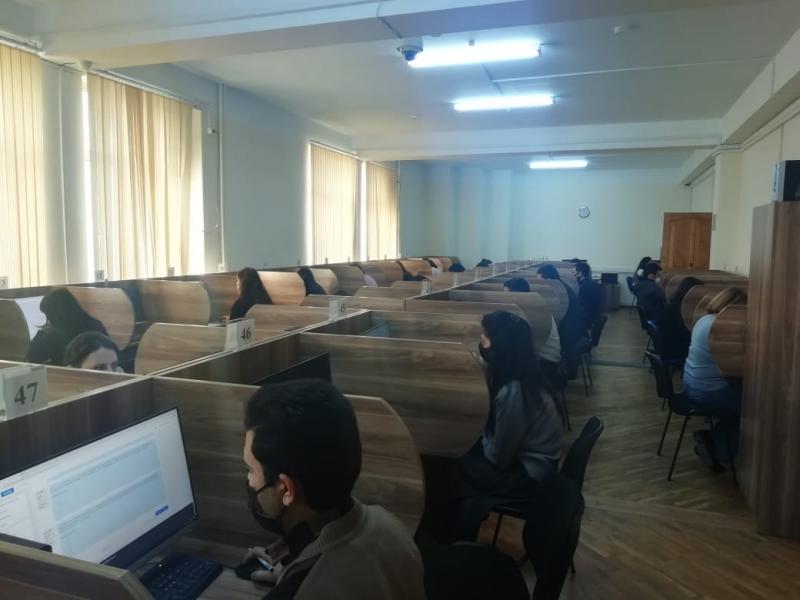 Zal nəzarətçiləri üçün imtahanlar davam edir