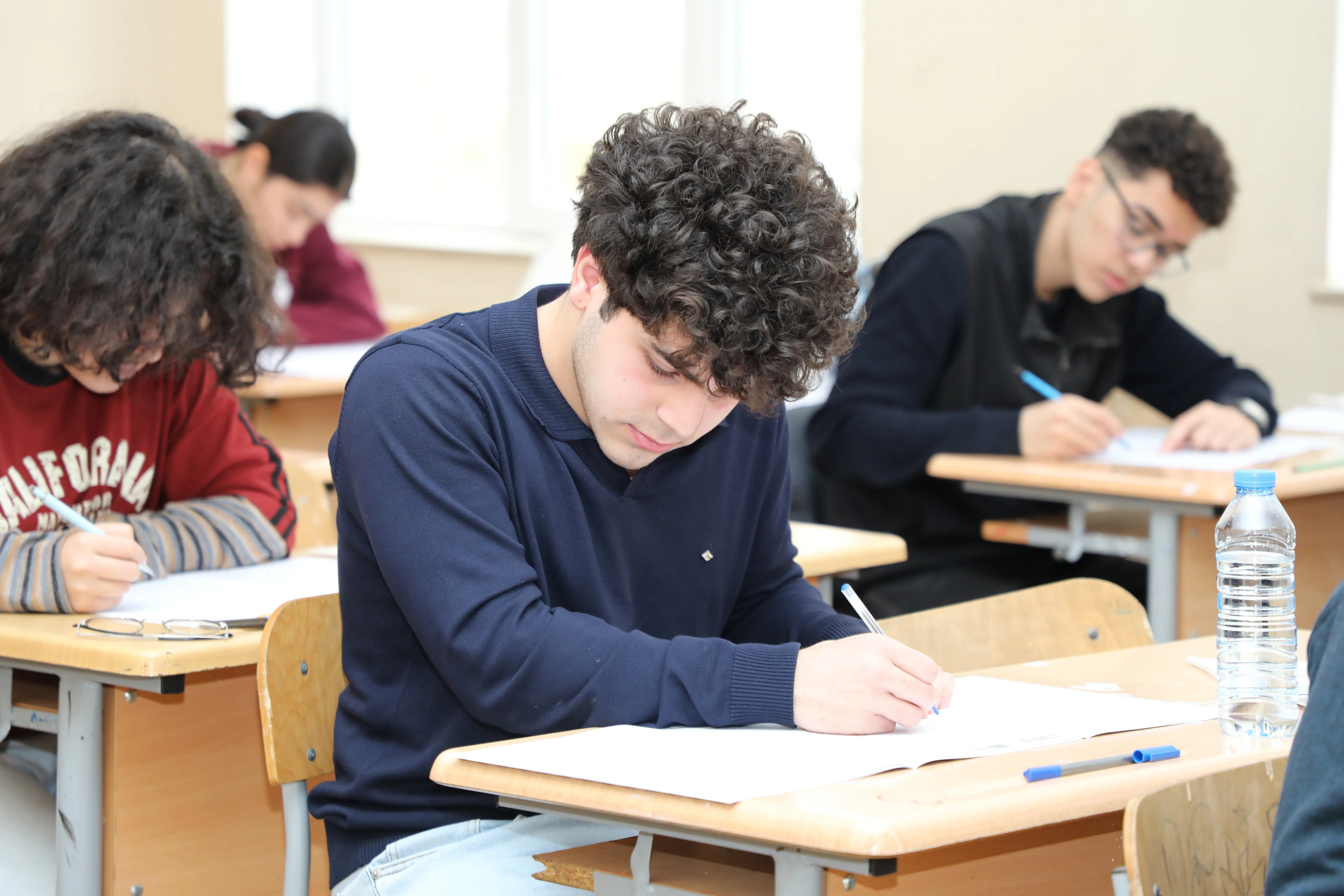 Martın 15-də tam (11 illik) orta təhsil səviyyəsi üzrə buraxılış imtahanı keçirilib