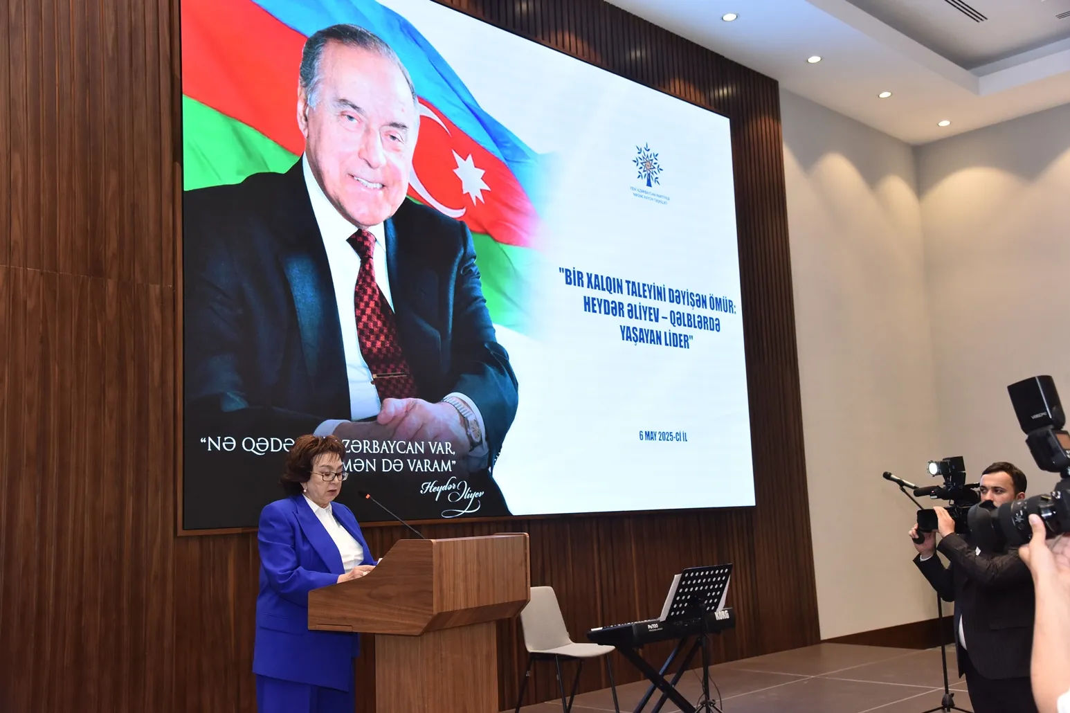 DİM-in İdarə Heyətinin sədri M.Abbaszadə ulu öndər H.Əliyevin anadan olmasının 102-ci ildö...