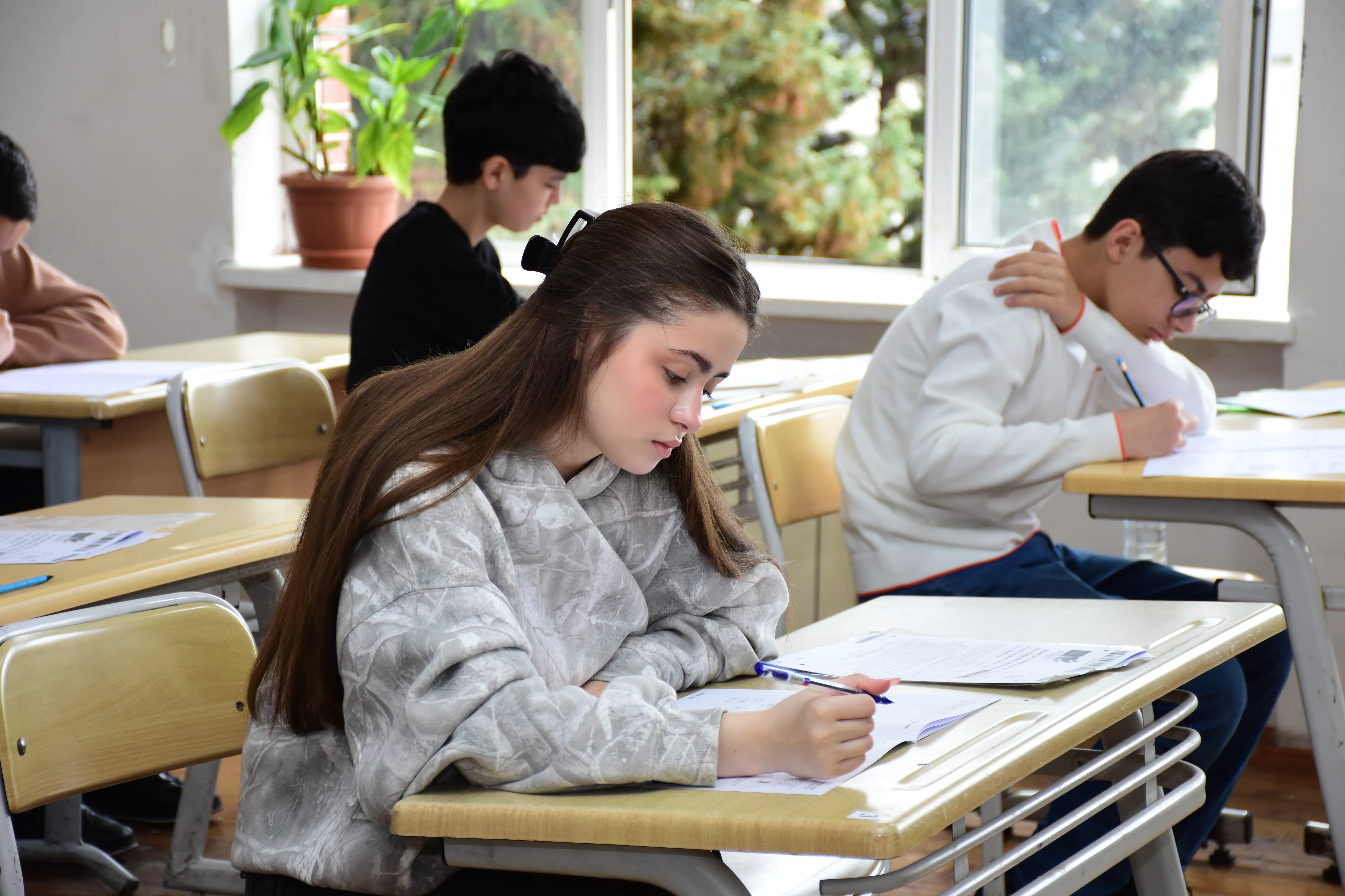 Aprelin 5-də ümumi (9 illik) orta təhsil səviyyəsi üzrə buraxılış imtahanı keçirilib