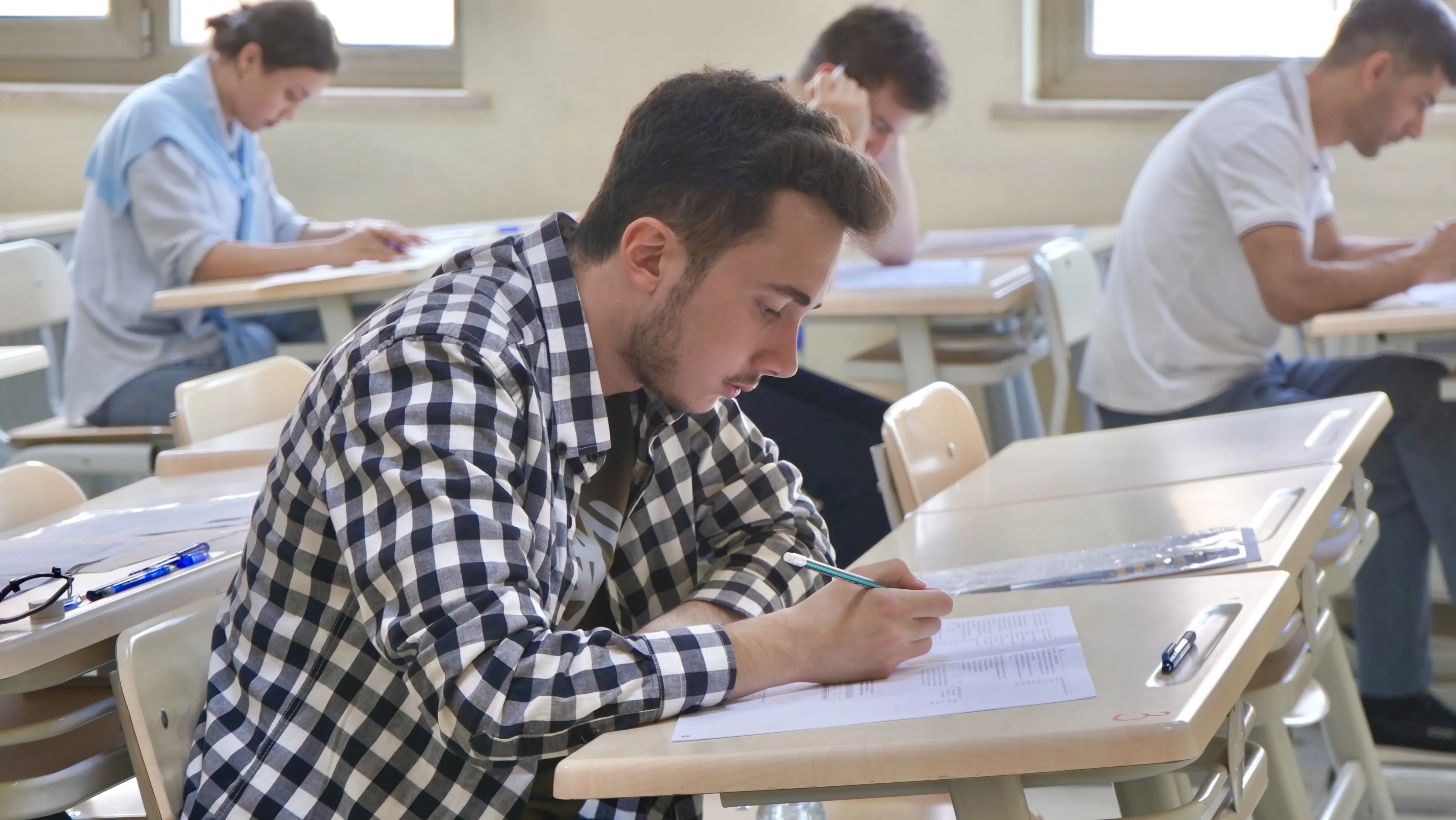 Ali təhsil müəssisələrinin magistraturalarına qəbul imtahanı keçirilib