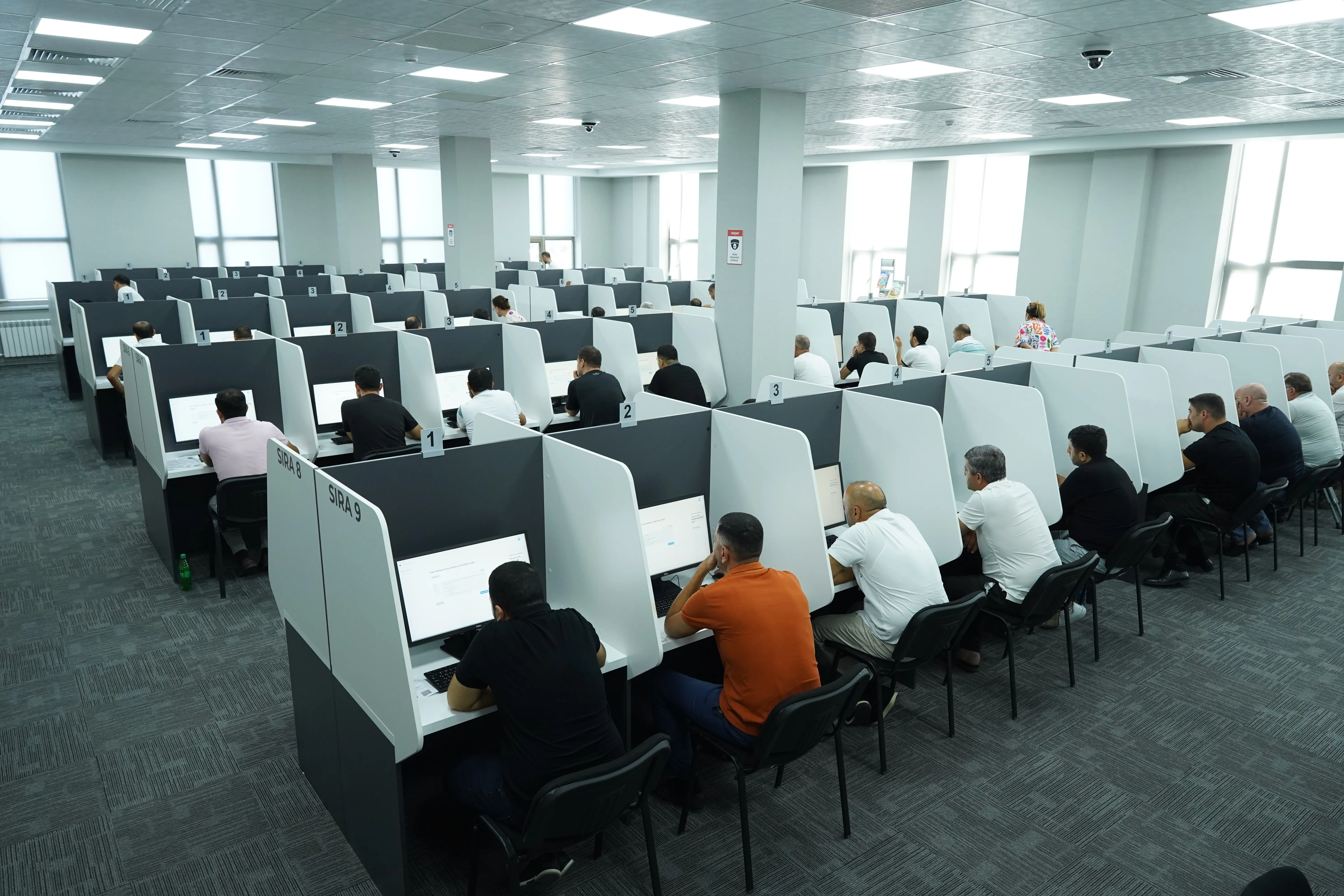 Xüsusi hazırlıq keçmiş taksi minik avtomobili sürücüləri üçün test imtahanı keçirilib